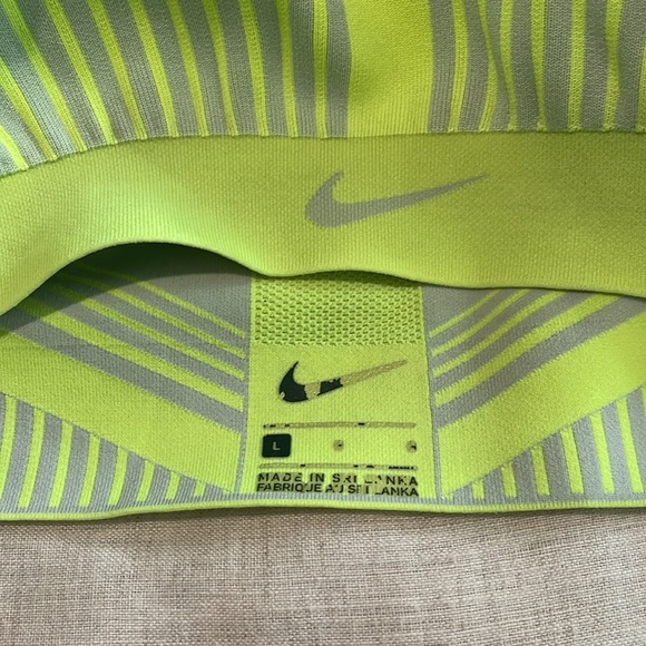Nike Seamless compression bra size large - Picture 2 of 7